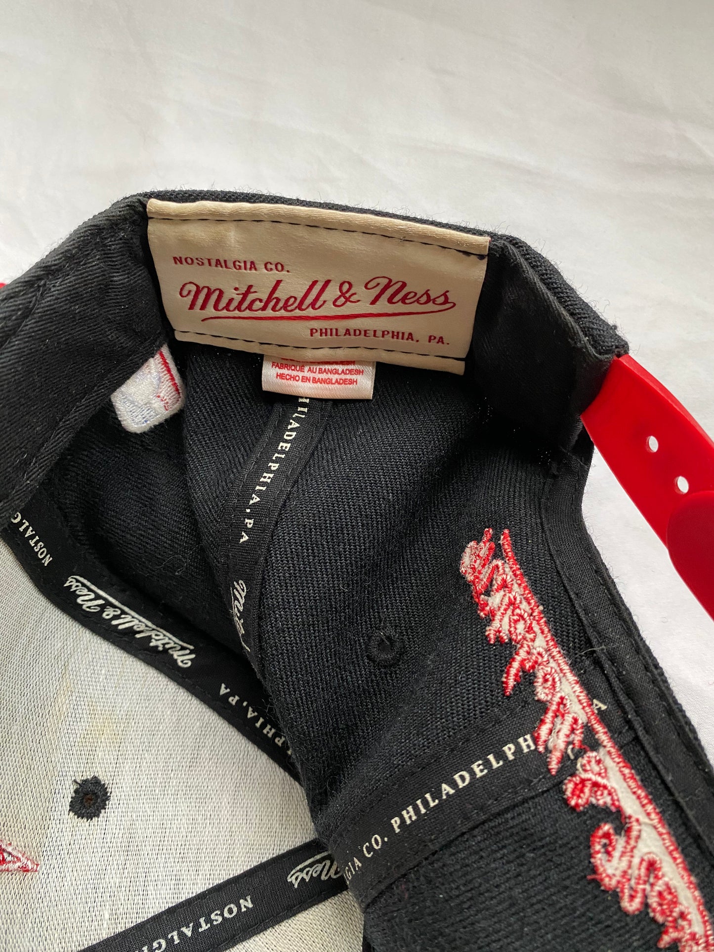 Black & Red Mitchell & Ness Chicago Bulls Hat