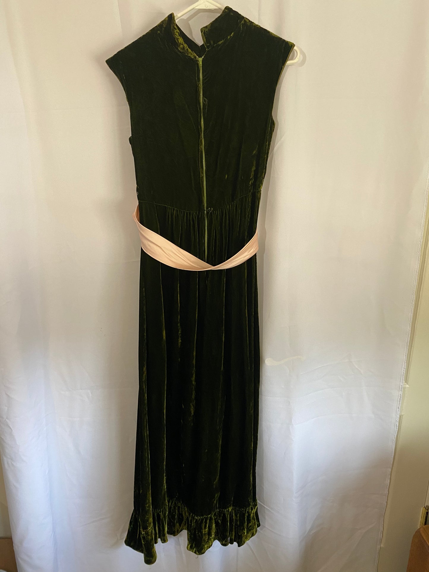 1950's/60's Deep Chartreuse Sleeveless Velvet Dress