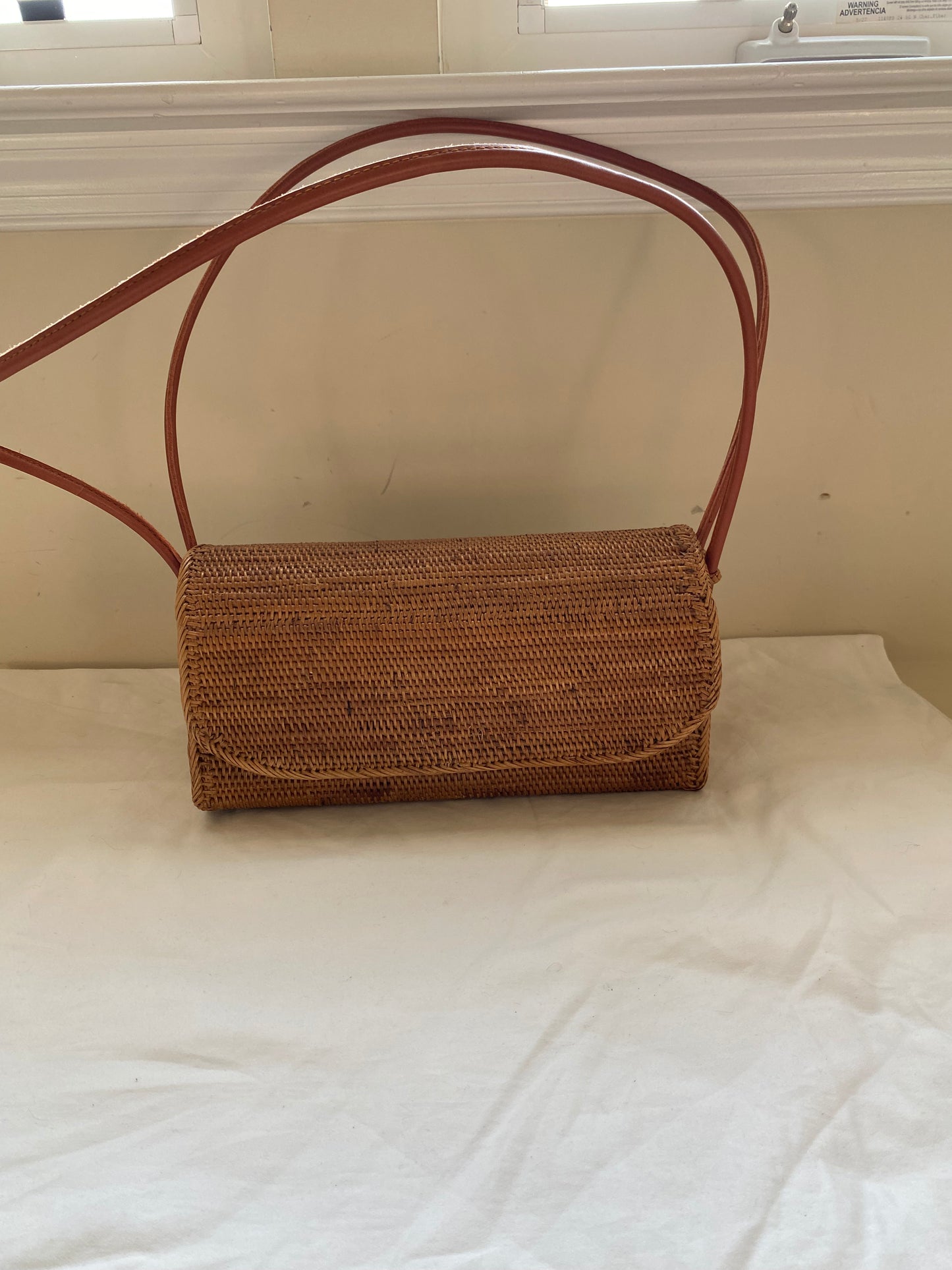 ﻿Woven Basket Bag with Leather Straps