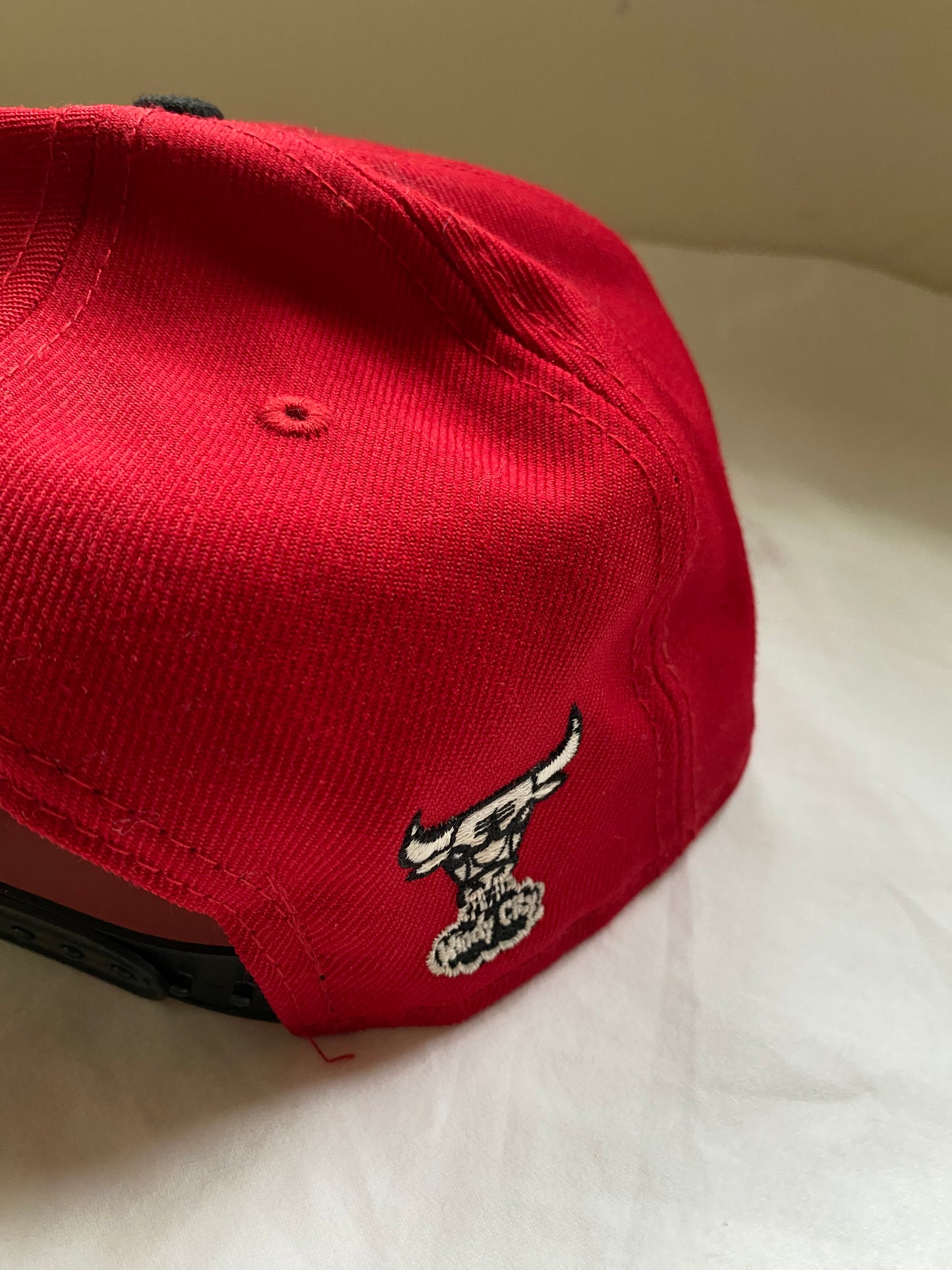 Red Hardwood Classics Chicago Bulls Hat