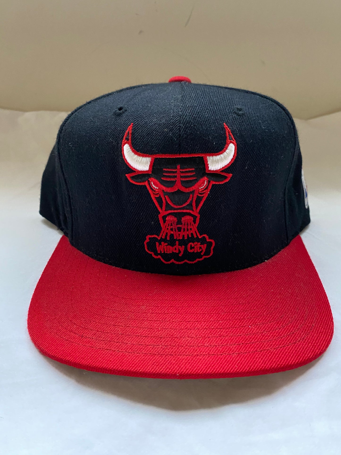 Black & Red Mitchell & Ness Chicago Bulls Hat